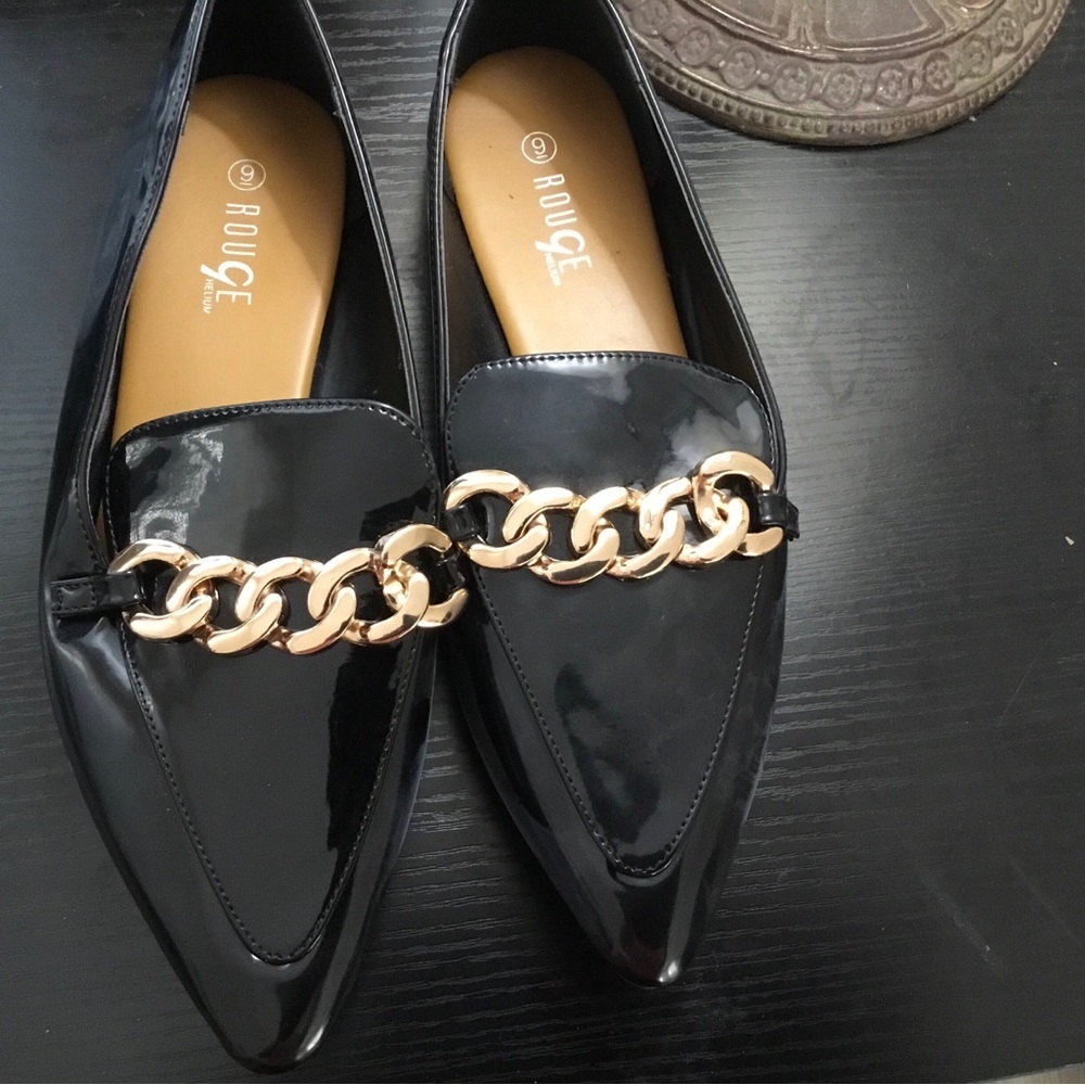 (103) Rouge Helium Black Patent Pointed Loafers with Gold Chain Accent